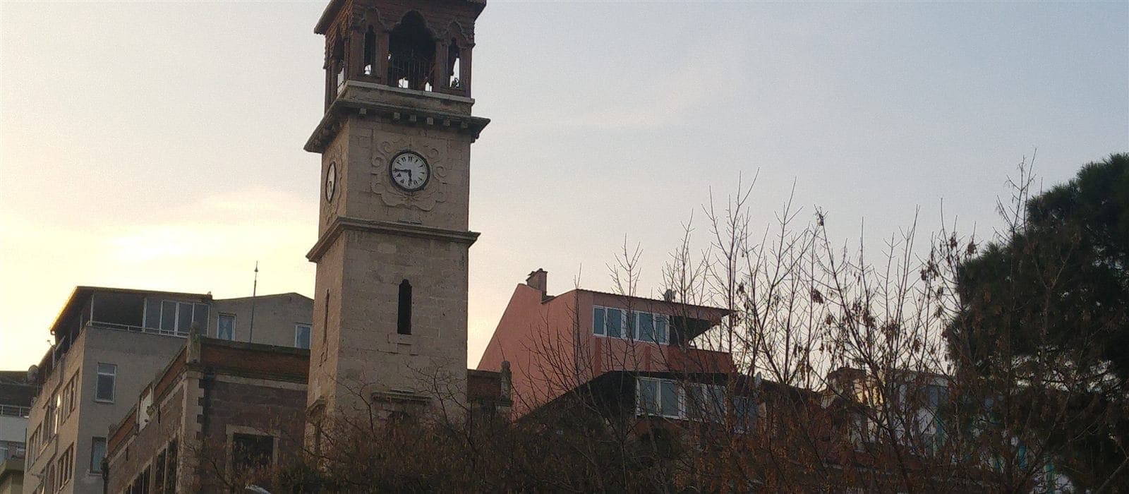 Balıkesir'in tarihi saat kulesi ve şehir merkezi