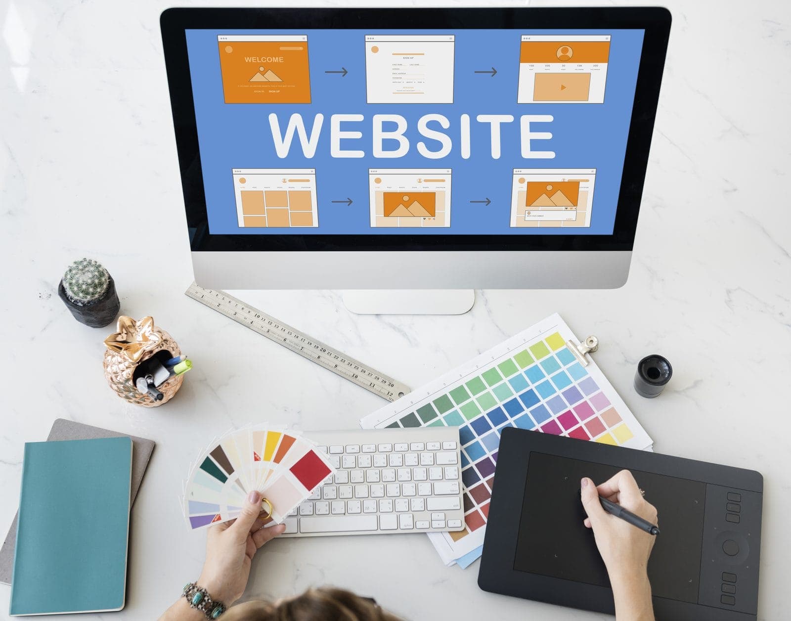 Web sitesi fiyat teklifi hazırlanırken kullanılan tasarım masaüstü çalışması